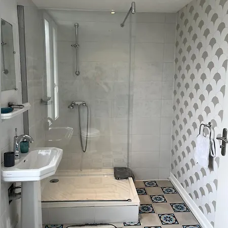 Atmosphere Petit Dejeuner Compris 4*